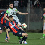 Stadio Ezio Scida
13 Marzo 2023
Lega Pro girone C
Crotone-Catanzaro
In foto: Gomez marcato da Martinelli