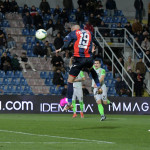 Stadio Ezio Scida
13 Marzo 2023
Lega Pro girone C
Crotone-Catanzaro
In foto: Colpo di testa Tribuzzi e Martinelli