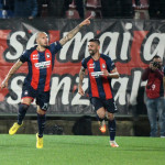 Stadio Ezio Scida
13 Marzo 2023
Lega Pro girone C
Crotone-Catanzaro
In foto: Mogos esulta con Vitale e Cuomo