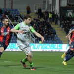 Stadio Ezio Scida
13 Marzo 2023
Lega Pro girone C
Crotone-Catanzaro
In foto: Cuomo e Mogos contro Biasci