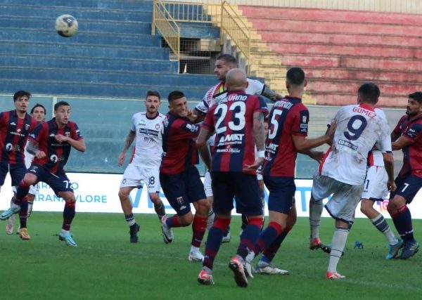Serie C 2023-2023
Stadio Erasmo Iacovone - 15 Ottobre 2023
Nella foto: Tumminello segna di testa il gol del 2-1